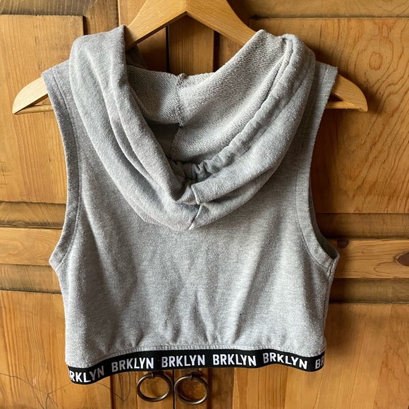 Sleeveless Hoodie - Picture 2 of 4